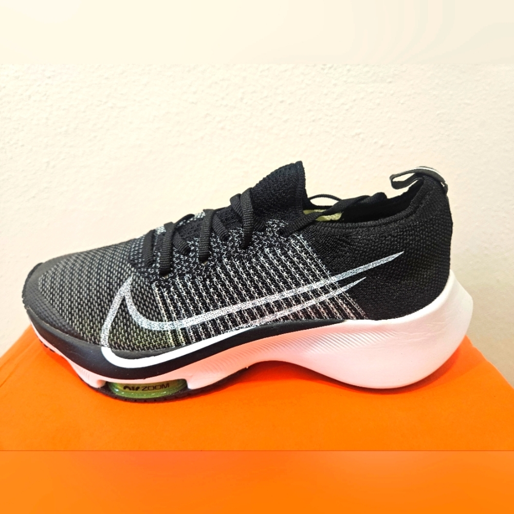 NWT Nike air zoom tempo FK (gs) Unisex Sneakers